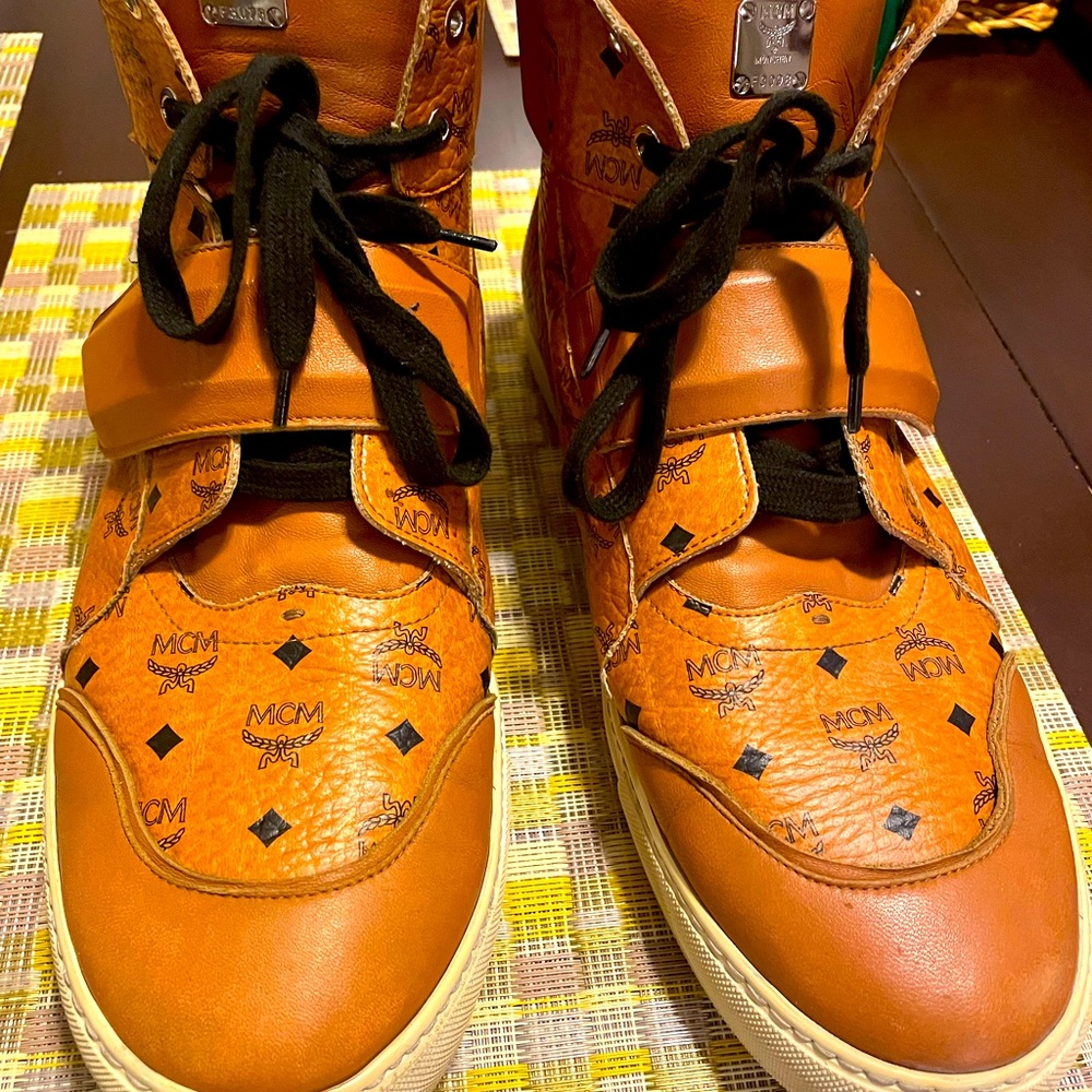AUTHENTIC MEN’s MCM HI-TOP SNEAKERS.